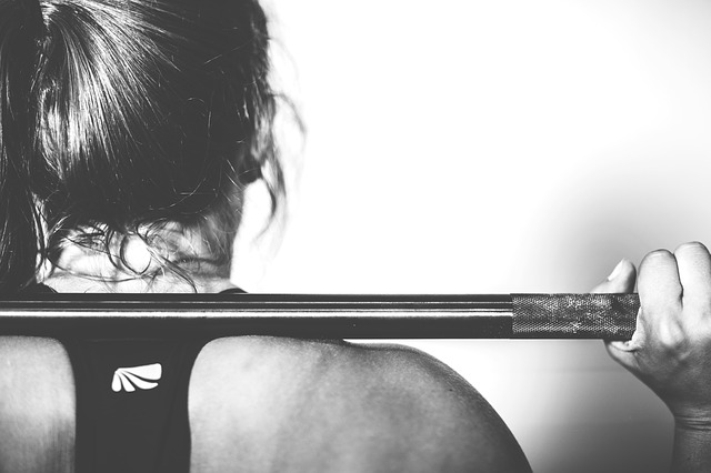 http://pixabay.com/static/uploads/photo/2014/11/17/13/17/crossfit-534615_640.jpg